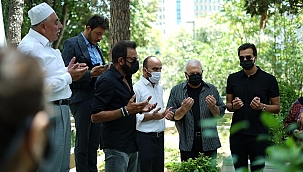 Çolpan İlhan mezarı başında anıldı