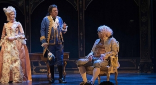 Amedeus sahnelere dönüyor