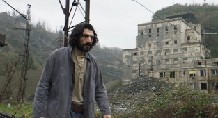 Erdem Tepegöz’ün son filmi ‘Gölgeler İçinde’ bu hafta vizyona giriyor