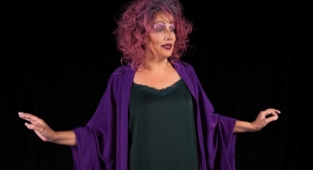 Tomris Uyar, tiyatro sahnesine taşınıyor