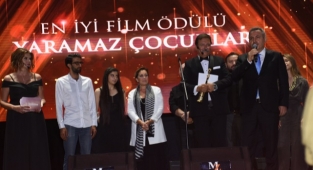 Yaramaz Çocuklar filmine Altın Koza'da En İyi Film Ödülü