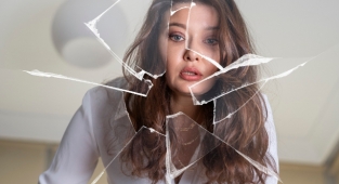 Nurgül Yeşilçay'dan Poz