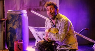 Emre Kınay'dan tek kişilik oyun: Irgat