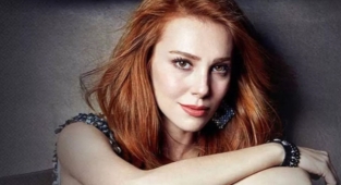 Elçin Sangu bu kez tiyatro sahnesinde