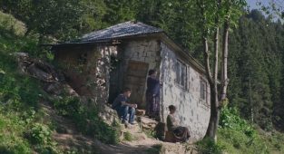 Gişe lideri “Kesişme: İyi ki Varsın Eren” 1 milyonu geçti