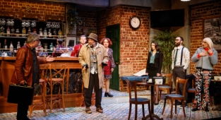 Taxim Bistro'da yolları kesişen birbirinden farklı hayatlar