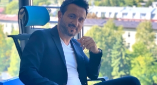 Vatanmed Kurucusu Uğur Öztürk’ten dünyaya saç ekimi hizmeti