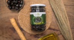 Uyar Zeytinclik'te pek çok siyah zeytin çeşidi bulunuyor