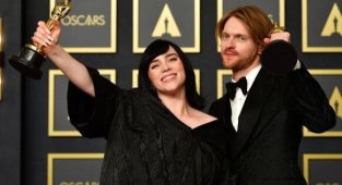 Billie Eilish, 21. yüzyılda doğan ve Oscar kazanan ilk sanatçı oldu