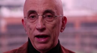 Dr. Menas C. Kafatos kimdir?