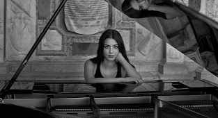 İstanbul Devlet Senfoni Orkestrası ve Iraz Yıldız aynı sahnede