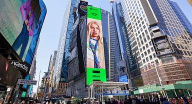 Aleyna Tilki iki kez New York Times Square'de boy gösterdi