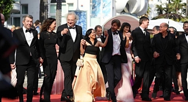 Hüzün Üçgeni Altın Palmiye'nin sahibi oldu