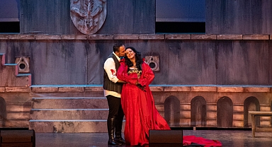 Dünya starları, Tosca operasında buluştu