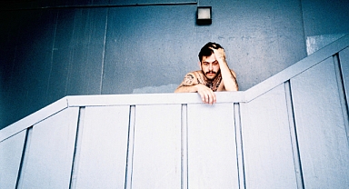 Kum'dan yeni şarkı: Barda