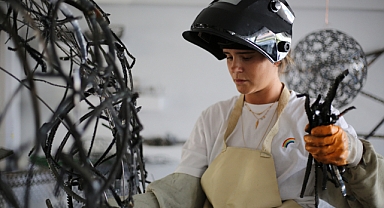 Hurda ve atık malzemeleri sanat eserine dönüşüyor