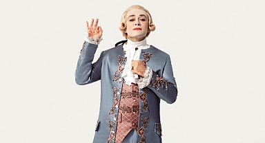 Amadeus oyununun yeni Mozart'ı Tansu Biçer oldu