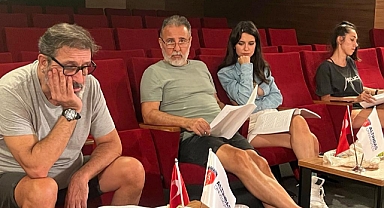 Cem Özer tiyatroya dönüyor