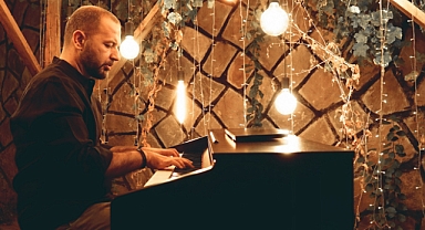 Piano Turca, umutsuzluğa “Bir Gün” hayaliyle karşı duruyor