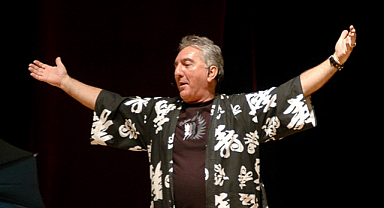 Ali Poyrazoğlu, yeni projesi 'Habanera Makamı' ile İstanbul Tiyatro Festivali'nde