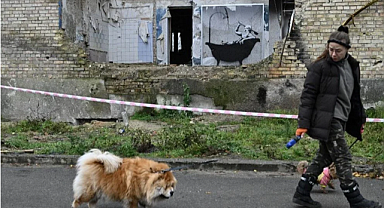 Banksy'den Ukraynalılara yardım için 50 serigrafi baskı