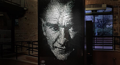 Cam Atatürk portresi Rahmi M. Koç Müzesi’nde sergileniyor