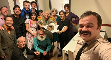 Nedim Saban 56. doğum gününü sahnede kutladı