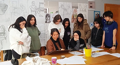 Ressam Anne İle Güzel Sanatlara Hazırlık Online ve Atölye Kursları