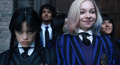 Wednesday ikinci sezon onayını aldı