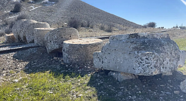 Adıyaman'da tarihi tümülüsteki tokalaşma sütunu depremde yıkıldı