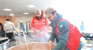 Gönüllü şefler milyonlarca kap yemek yaptı