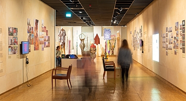 Salt’ın “Sahnede 90’lar” sergisini görmek için son günler