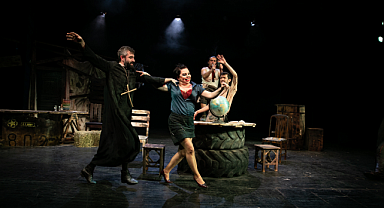 İzmir Şehir Tiyatrolarından yeni oyun: 3 Nalla 1 At