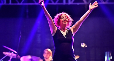 Nazan Öncel kült şarkılarını seslendirecek