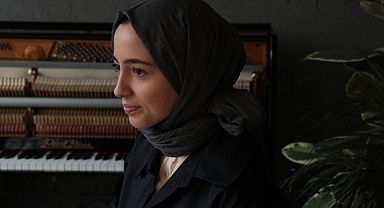 Piyanist Büşra Kayıkçı'dan yeni doğmuş bir çocuğun melodisi