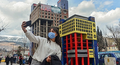 'Dünyanın en saçma binası' Venedik'te sergilenecek