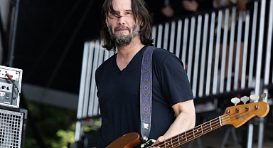 Keanu Reeves sahnelere geri döndü