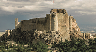 Harput Kalesi kazılarında beş bin yıllık tarih gün yüzüne çıkıyor