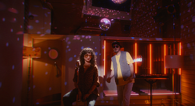 Melike Şahin ve Hey! Douglas Sarıl Bana için bir arada