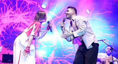 Zeynep Bastık'a Emir Can İğrek sürprizi