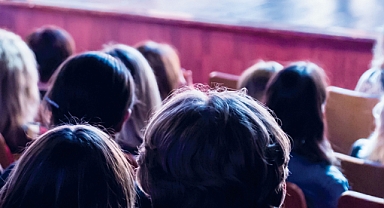 65 yaş üstü Kadıköylülerden Alzheimer hastalığına dikkat çeken tiyatro oyunu 