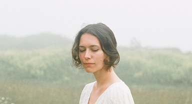 Ghostly Kisses kimdir?