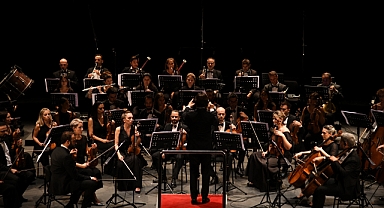 Türkiye adlı eser ilk defa dinleyiciyle buluştu