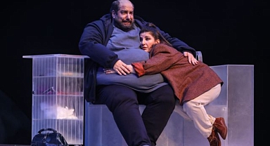 Balina kapalı gişe sahnelenmeye devam ediyor