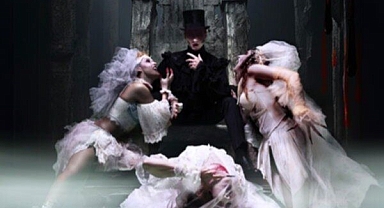 Gotik korku efsanesi Dracula görkemli bir müzikalle sahneye taşınıyor