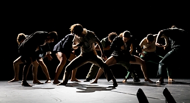 Beni dışlayarak, nasıl benim hakkımda karar verip el sıkışılıyor?