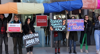 İstanbul Modern'in halk günü kısıtlamasına yönelik eylem yapıldı