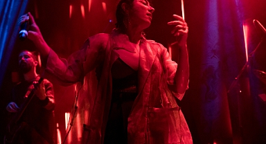 Kalben Hep Sonradan şarkısını ilk kez seslendirdi