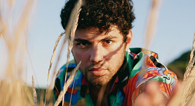 Evdeki Saat'in solisti Eren Alıcı kendi adıyla ilk parçasını yayınlamaya hazırlanıyor