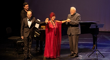 İlber Ortaylı opera sahnesinde